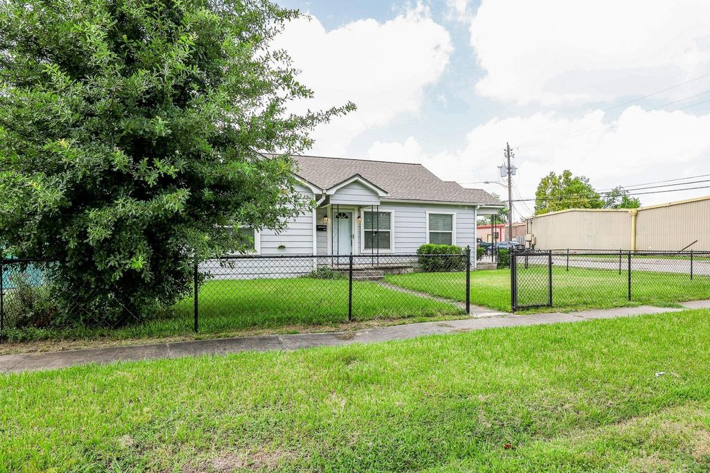 932 Walling St Street, Houston, TX 77009