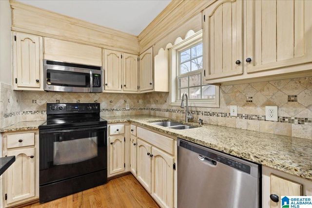 2420 LEIGH DRIVE, Center Point, AL 35215