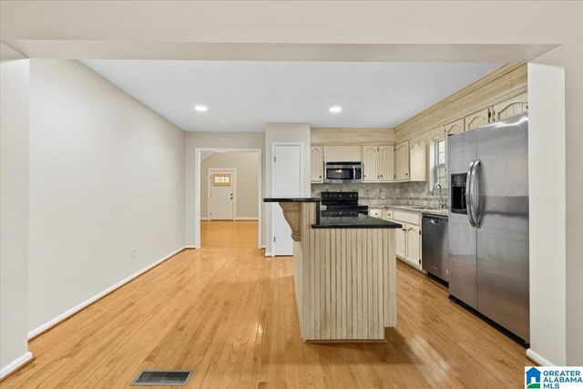 2420 LEIGH DRIVE, Center Point, AL 35215