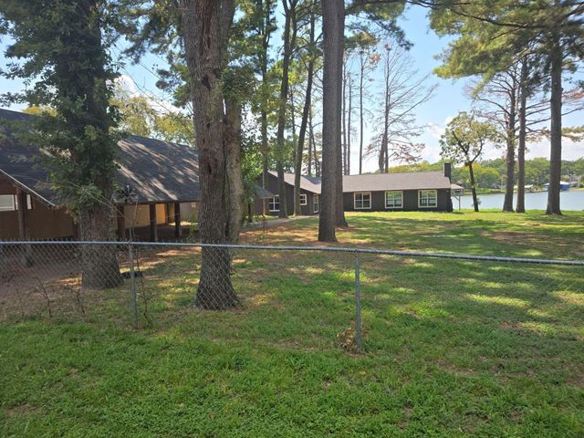 190 Thunderbird Drive, Mabank, TX 75156