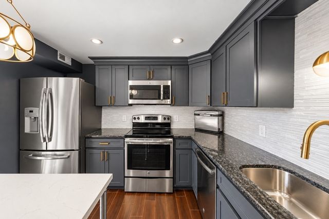 21 Athens St 26, Weymouth, MA 02191