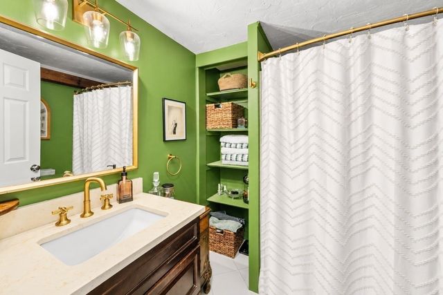 21 Athens St 26, Weymouth, MA 02191