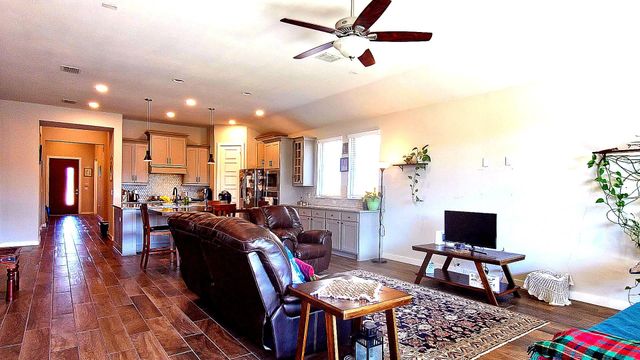 8001 Silhouette ST, Austin, TX 78744