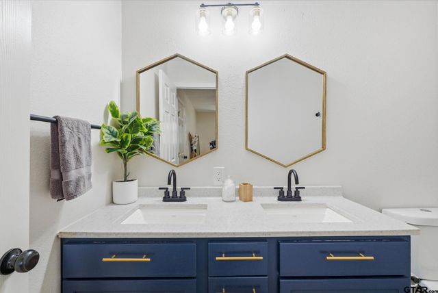 194 Debra Dr, Bullard, TX 75757