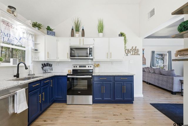 194 Debra Dr, Bullard, TX 75757