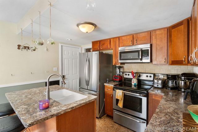 843 W 25th Street, Holland, MI 49423