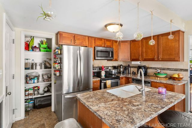 843 W 25th Street, Holland, MI 49423