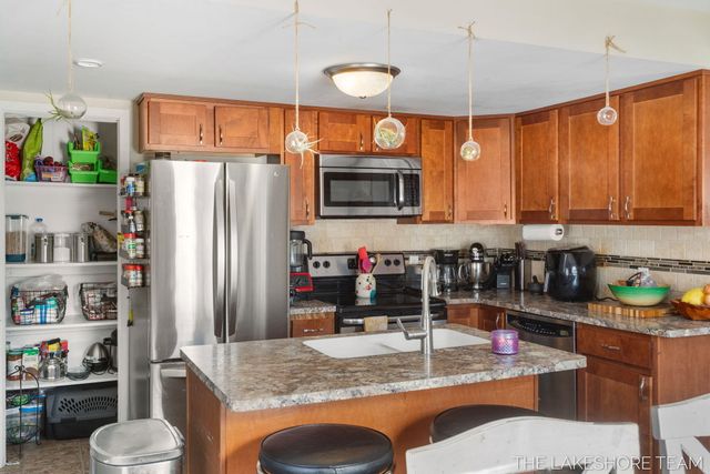 843 W 25th Street, Holland, MI 49423