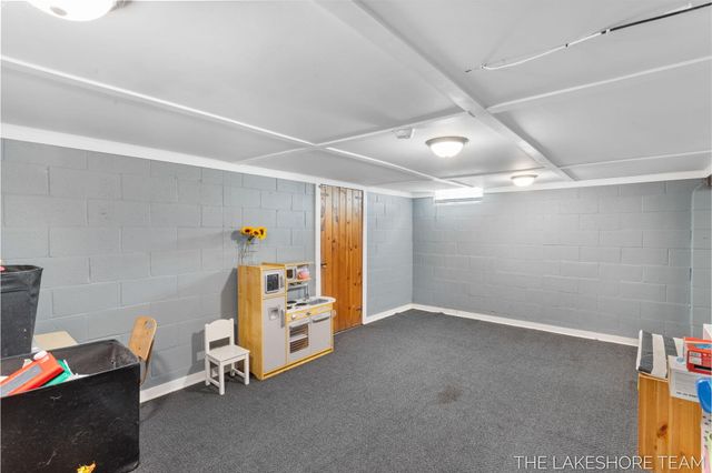 843 W 25th Street, Holland, MI 49423