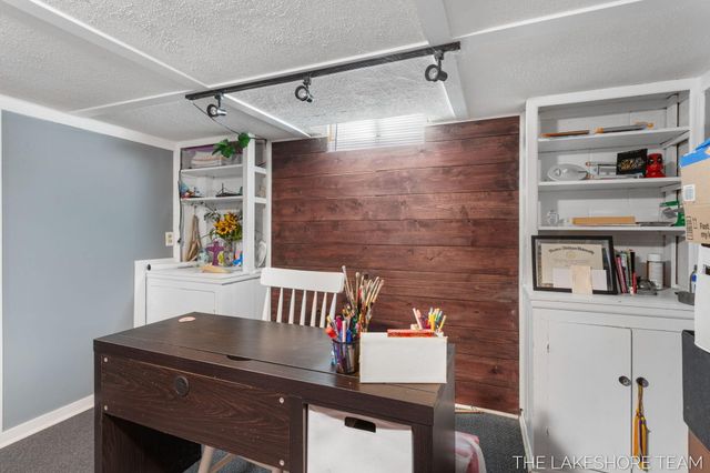 843 W 25th Street, Holland, MI 49423