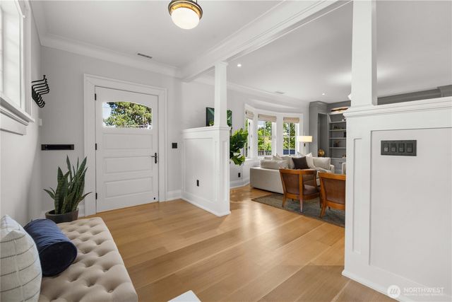 3033 27th Avenue W, Seattle, WA 98199