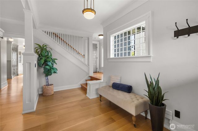3033 27th Avenue W, Seattle, WA 98199