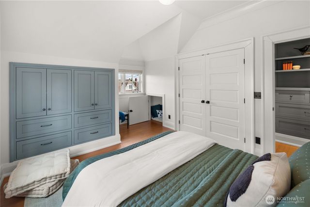 3033 27th Avenue W, Seattle, WA 98199