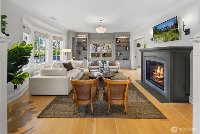 3033 27th Avenue W, Seattle, WA 98199