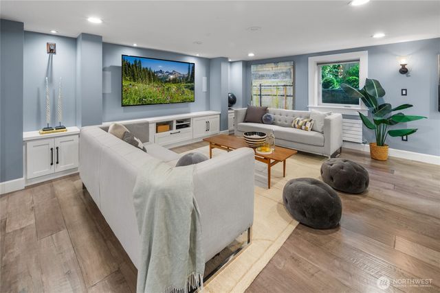 3033 27th Avenue W, Seattle, WA 98199