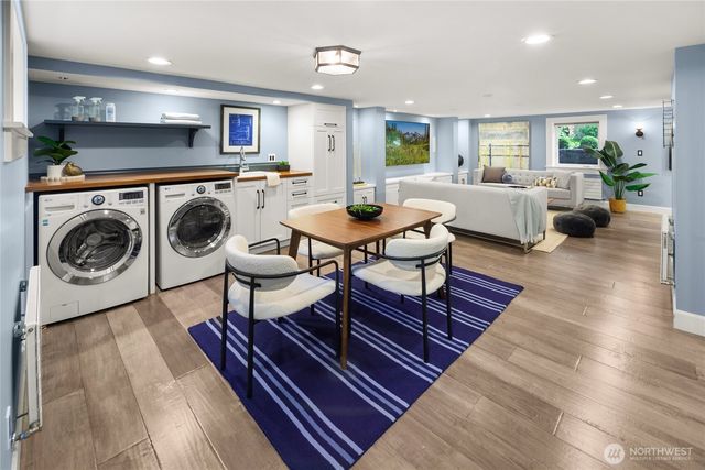 3033 27th Avenue W, Seattle, WA 98199