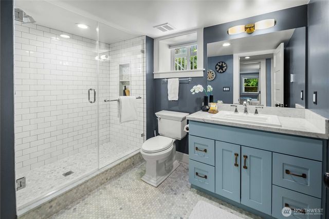 3033 27th Avenue W, Seattle, WA 98199