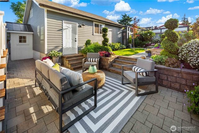 3033 27th Avenue W, Seattle, WA 98199