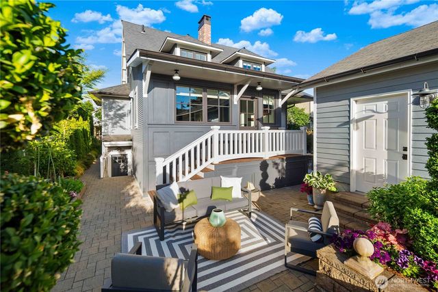 3033 27th Avenue W, Seattle, WA 98199