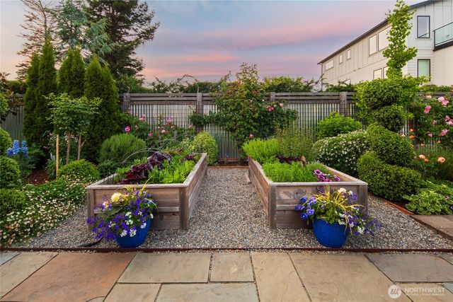 3033 27th Avenue W, Seattle, WA 98199