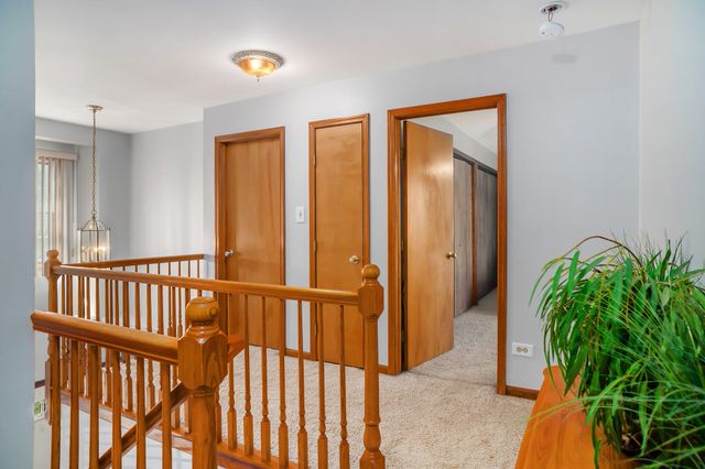101 Ridgewood Lane, Dyer, IN 46311
