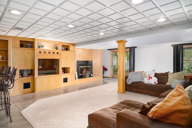 101 Ridgewood Lane, Dyer, IN 46311