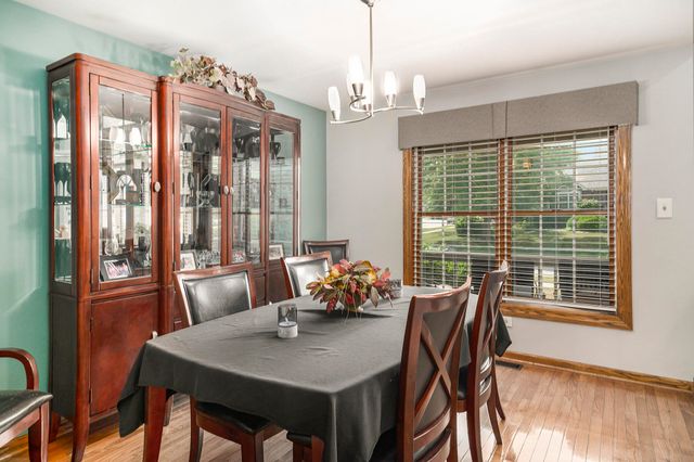 101 Ridgewood Lane, Dyer, IN 46311