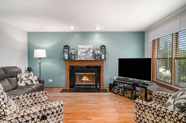 101 Ridgewood Lane, Dyer, IN 46311