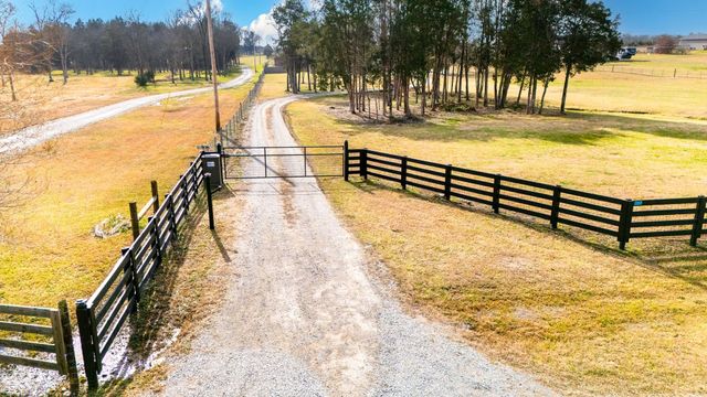 1993 Egypt Rd, Chapel Hill, TN 37034