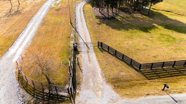 1993 Egypt Rd, Chapel Hill, TN 37034