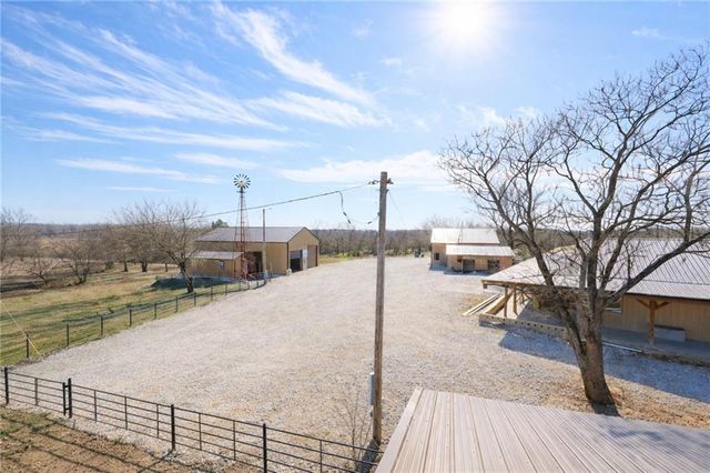 1044 SW 101St Road, Chilhowee, MO 64733