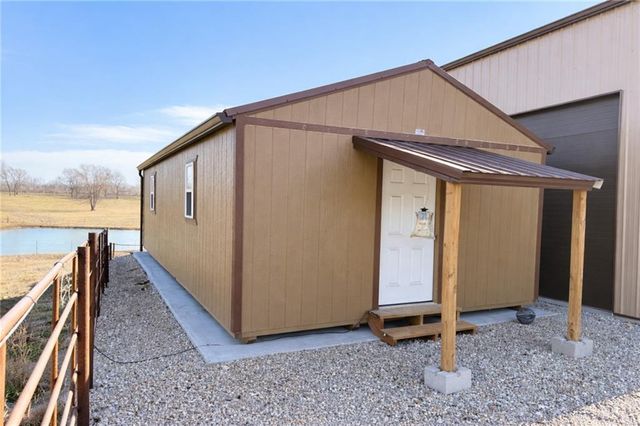 1044 SW 101St Road, Chilhowee, MO 64733