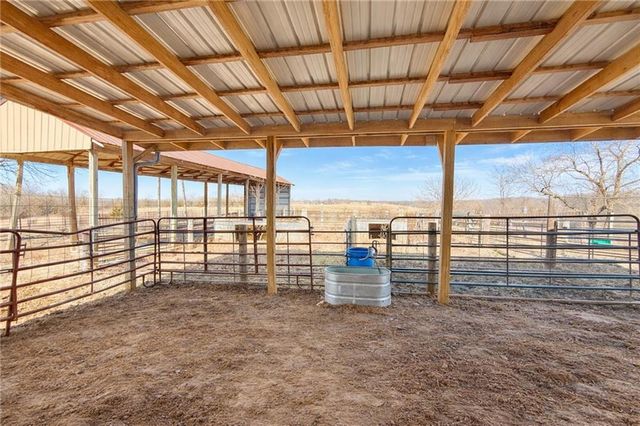 1044 SW 101St Road, Chilhowee, MO 64733