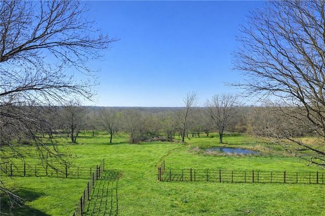1044 SW 101St Road, Chilhowee, MO 64733