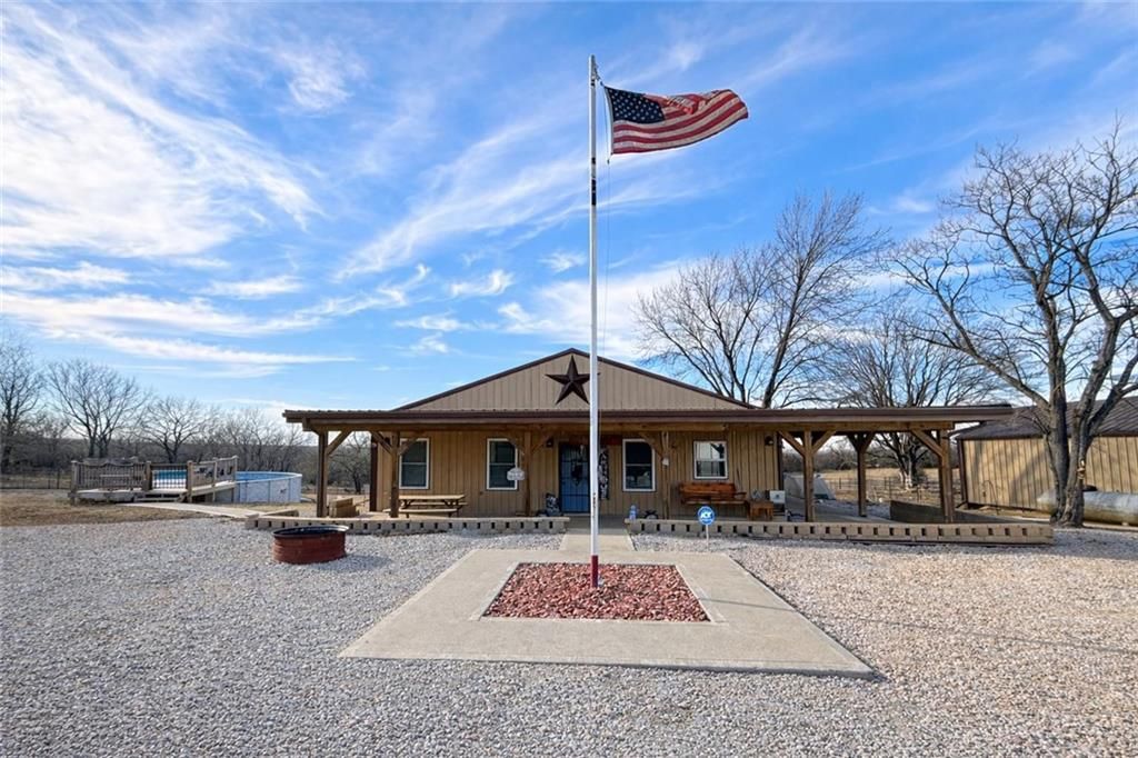 1044 SW 101St Road, Chilhowee, MO 64733