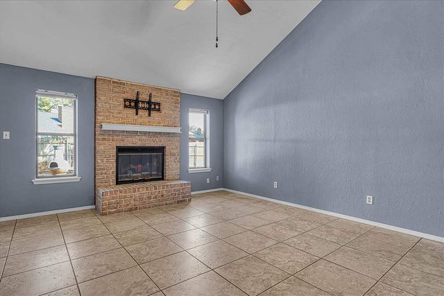 1004 NE Bob White Rd, Lawton, OK 73501