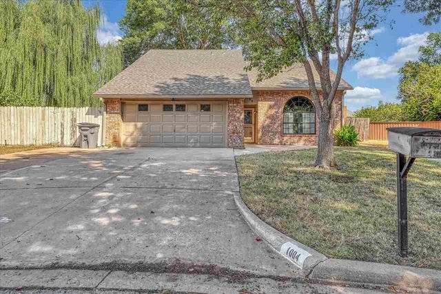 1004 NE Bob White Rd, Lawton, OK 73501