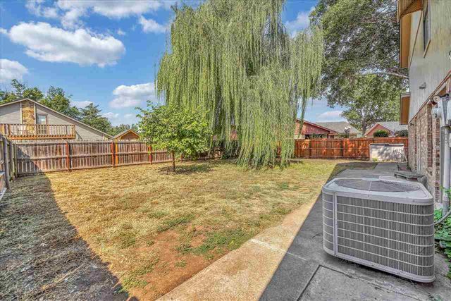 1004 NE Bob White Rd, Lawton, OK 73501