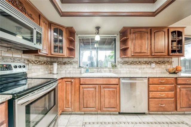 6189 N Cleo Avenue, Fresno, CA 93722