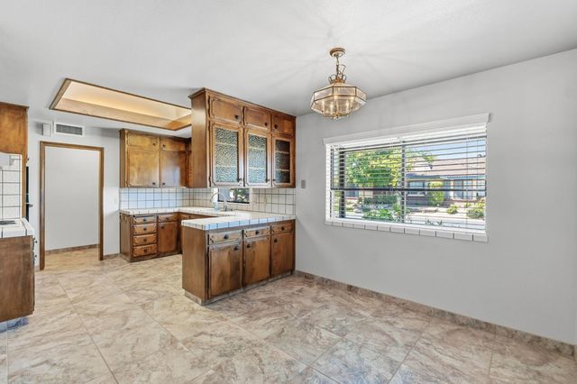867 E Frederick Avenue, Fresno, CA 93720