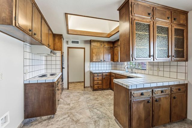 867 E Frederick Avenue, Fresno, CA 93720