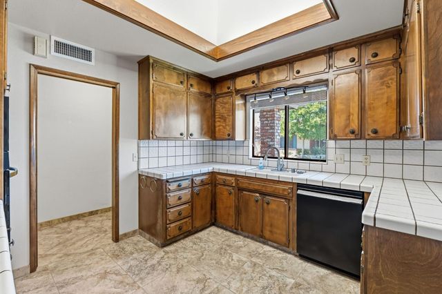 867 E Frederick Avenue, Fresno, CA 93720