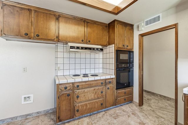 867 E Frederick Avenue, Fresno, CA 93720