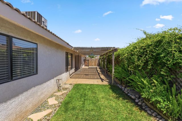867 E Frederick Avenue, Fresno, CA 93720