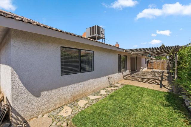867 E Frederick Avenue, Fresno, CA 93720