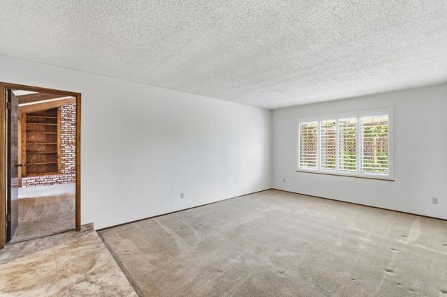 867 E Frederick Avenue, Fresno, CA 93720