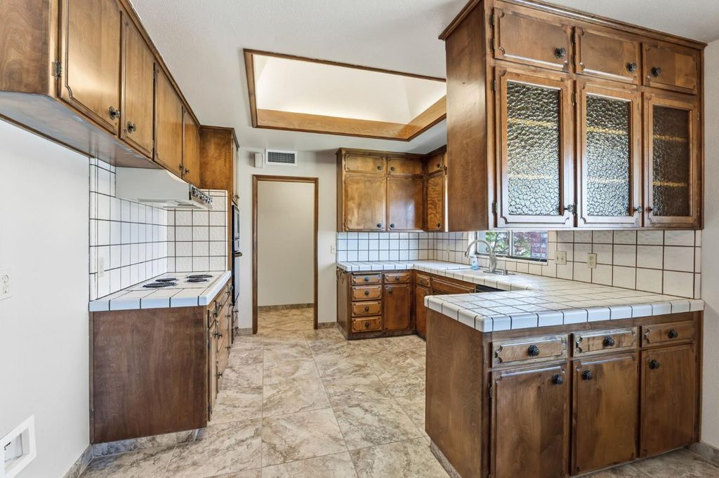 Image 18 of property listing at 867 E Frederick Avenue, Fresno, CA 93720