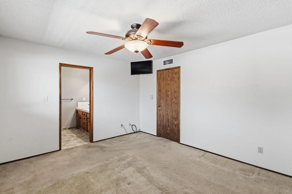 Image 29 of property listing at 867 E Frederick Avenue, Fresno, CA 93720