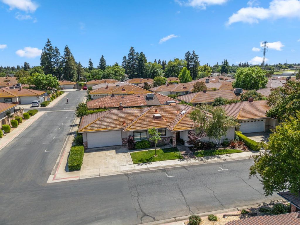 Image 40 of property listing at 867 E Frederick Avenue, Fresno, CA 93720
