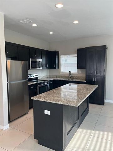 2903 Sabercat Avenue, Edinburg, TX 78542